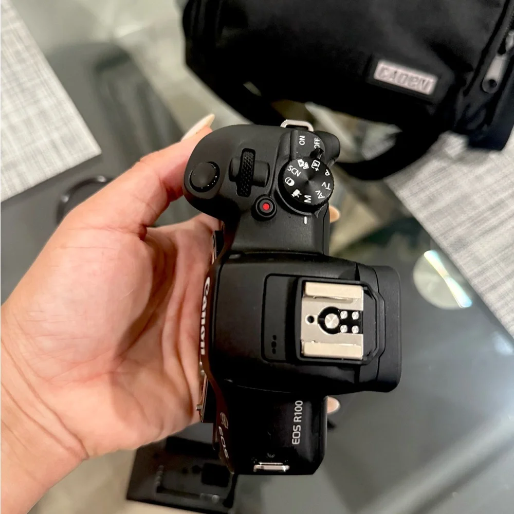 Canon Black Camera Bag with Accessories Canon EOS R100